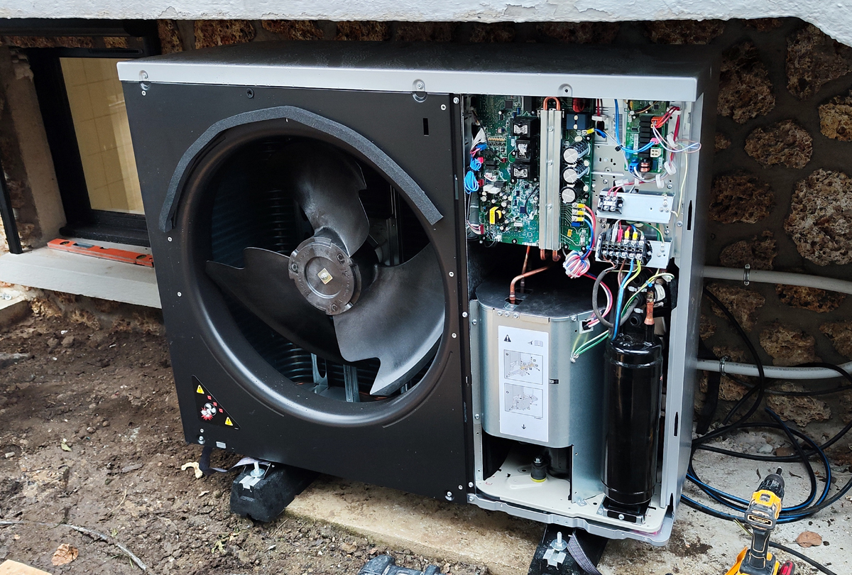 Installation d'une pompe à chaleur air-eau DAIKIN à Clamart (92140)