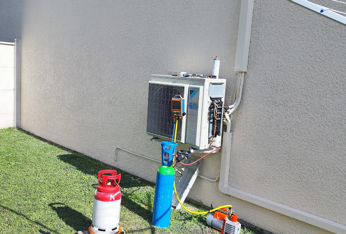 Dépannage et charge d'un tri-split DAIKIN à Longjumeau (91160)
