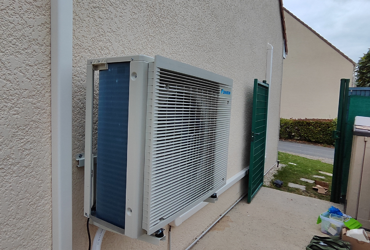 Installation d'un bi-splits DAIKIN 6,8 KW à Longjumeau (91160)