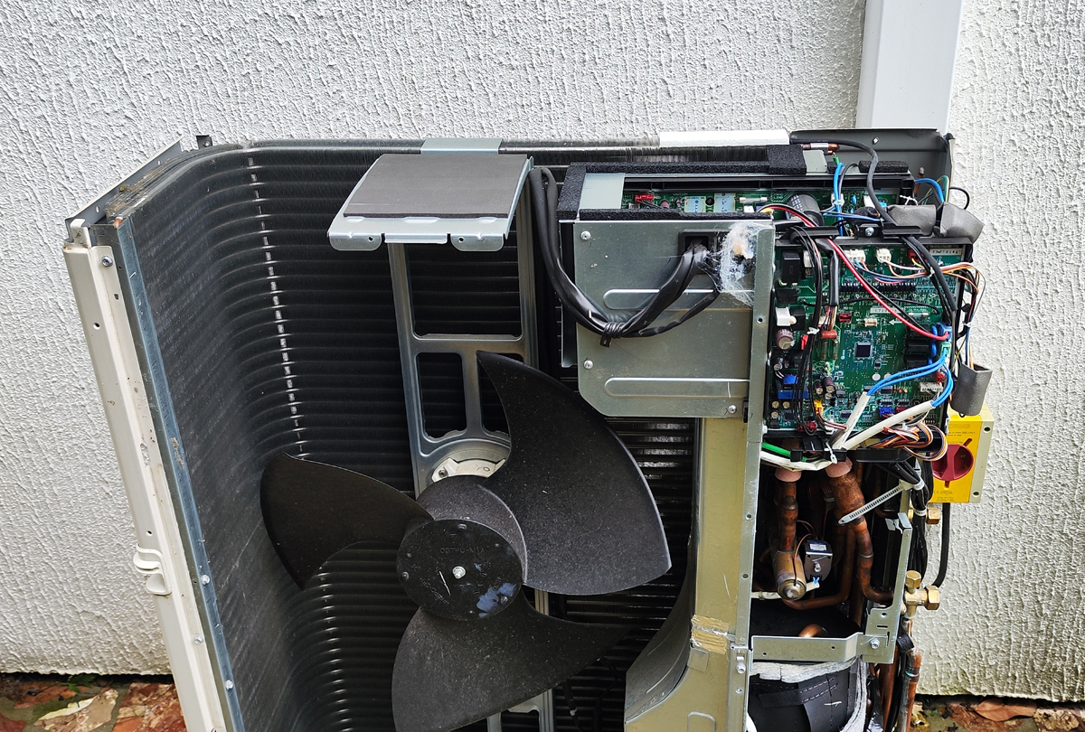 Maintenance préventive d'un quadri-splits MITSUBISHI à Champs sur Marne (77420)