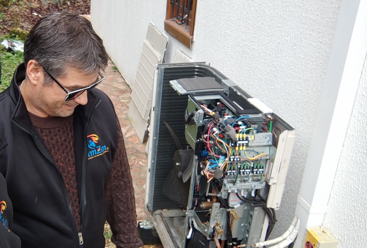 Maintenance préventive d'un quadri-splits MITSUBISHI à Champs sur Marne (77420)