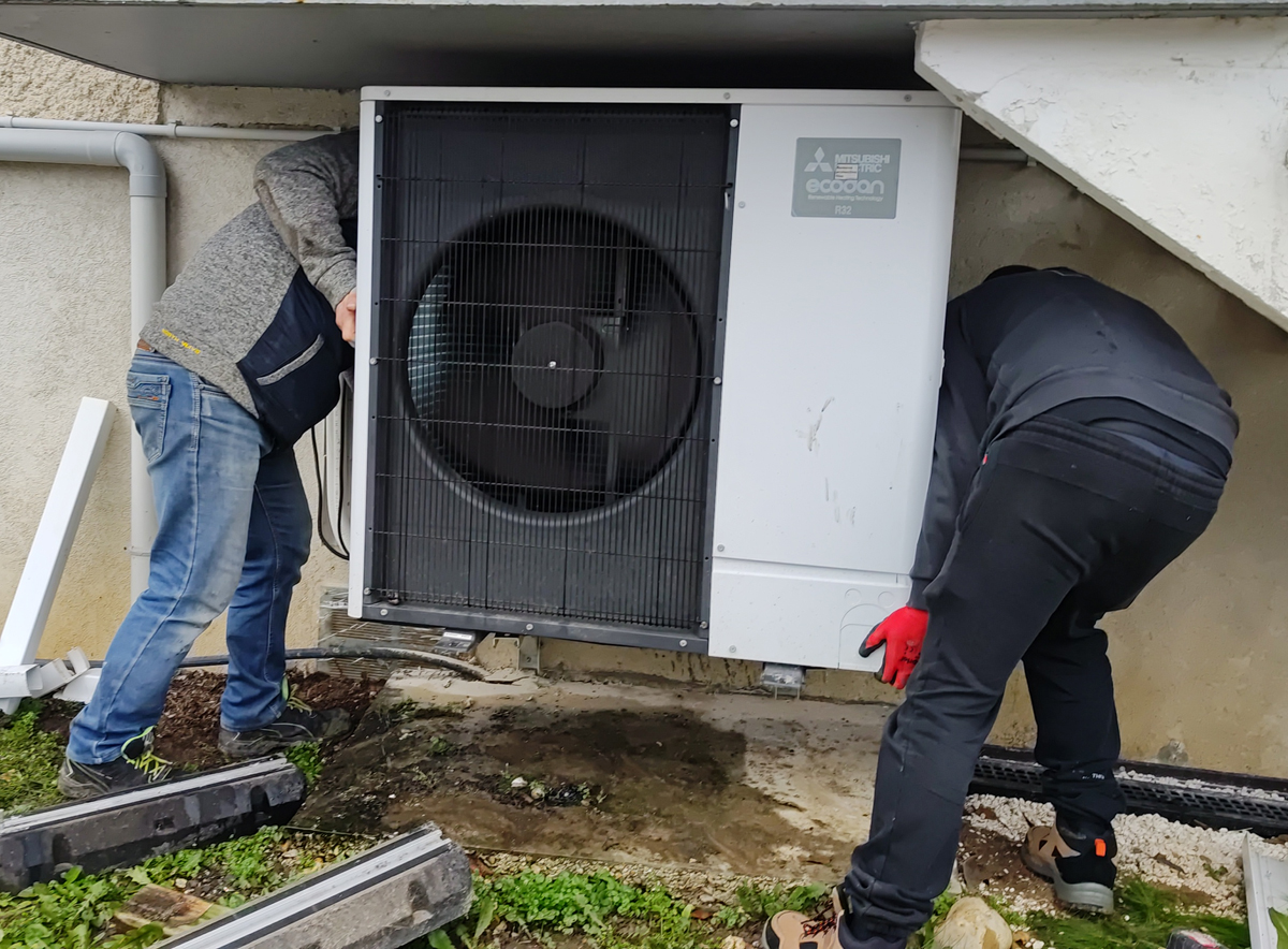 Dépannage PAC air-eau MITSUBISHI - déplacement du groupe extérieur à Crécy la Chapelle (77580)