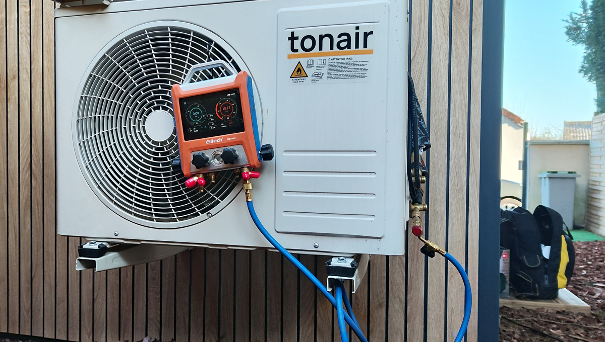 Dépannage d'un monosplit TONAIR dans un chalet en bois - recherche fuite et réparation puis charge 520g R32