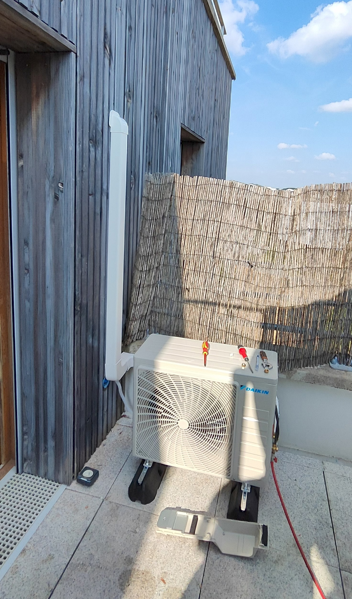 Installation mono-split_DAIKIN dans un appartement à Bussy Saint Georges 77600