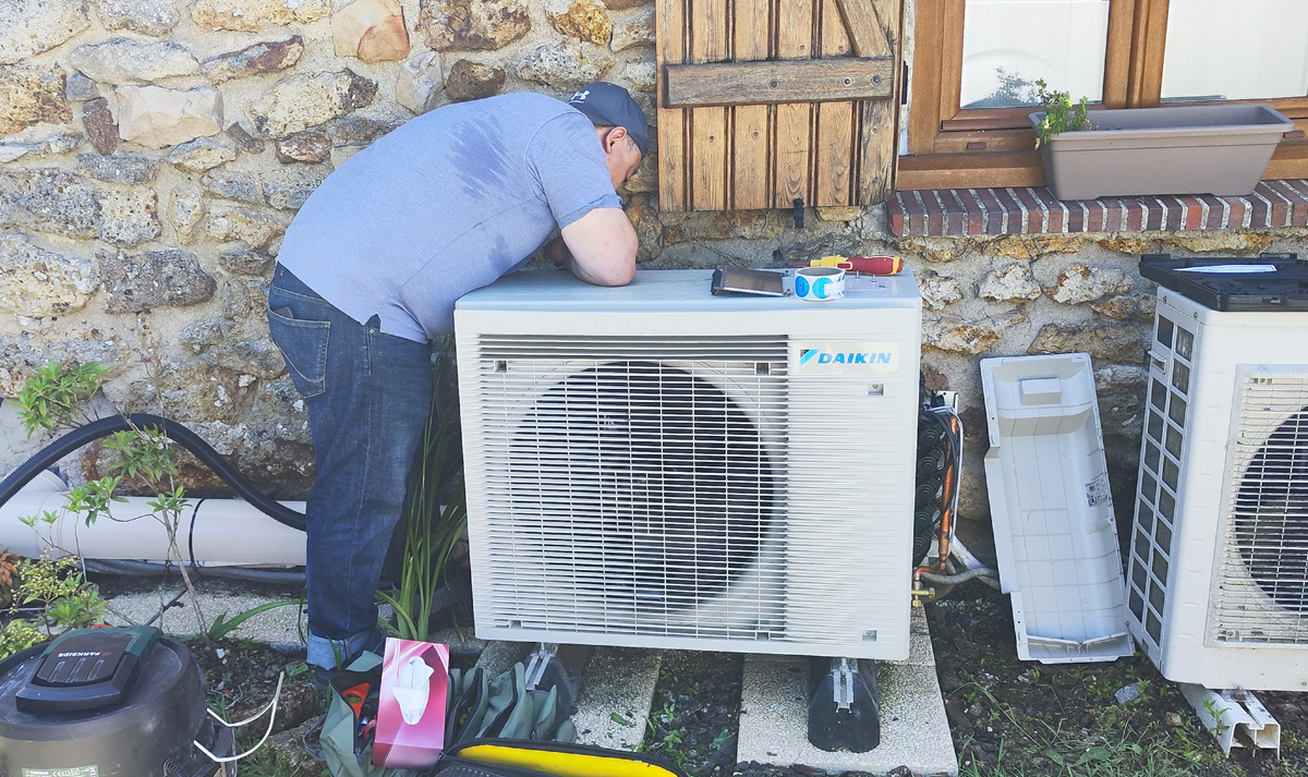 Maintenance préventive Quintuple-Splits DAIKIN à Favières